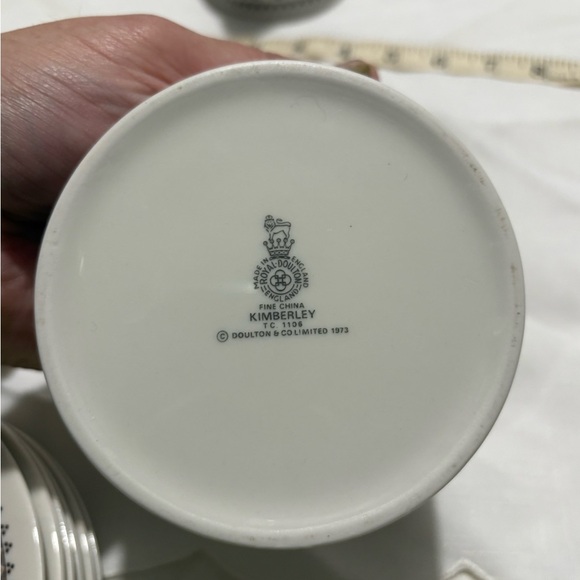 Vintage Royal Doulton “Kimberley” Sugar Dish and Creamer set - Picture 6 of 6